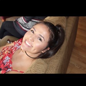 Meet your Posher, Elise